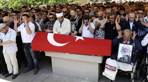 Bir yıldız daha kaydı