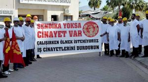 Çalışma Bakanlığı önünde kefenli protesto