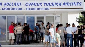 Eski KTHY ve ETİ çalışanları grevde