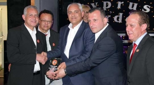 Federasyonlardan plaket takdimi