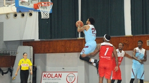 Girne Üniversitesi farklı galip: 94-66