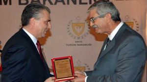 Hepsine plaket verildi