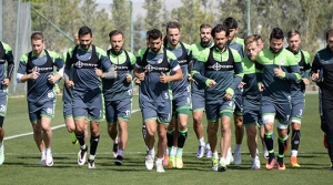 İlk galibiyet peşinde
