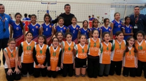 İlkokullar futbol ve voleybolda karşılaştı