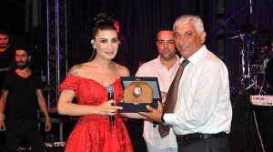 İrem Derici konser verdi