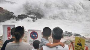 Japonya’daki tayfun: 1 ölü, 30 yaralı