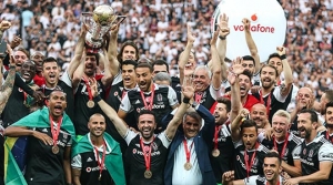 Kartal yıldızı taktı