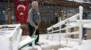 Kış yüzünü gösterdi