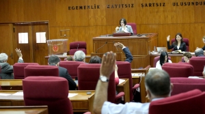  Makam araçlarını eleştirdi