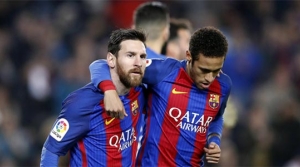 Messi Barcelona'yı ipten aldı