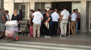 Öğrenci akışı nedeniyle hava trafiği kilitlendi