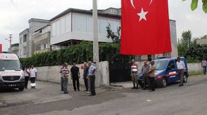 Osmaniye şehidine ağlıyor