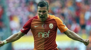  Podolski sezon sonu gidiyor