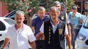 Polis duvarı yıkıp girdi