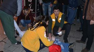 Polisin tabancasıyla vurdu