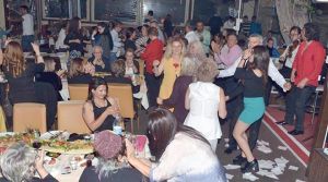 Şarkılar dile geliyor  konuklar eğleniyor