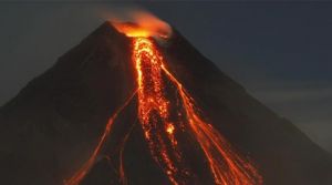 Turrialba yanardağı faaliyete geçti