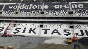 Vodafone Arena'nın tabelası asıldı