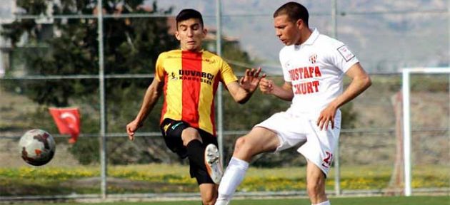 Tufan ipleri koparıyor