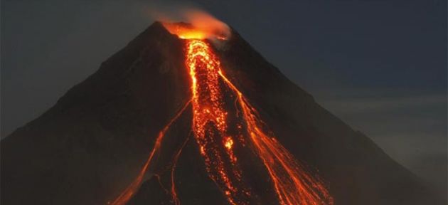 Turrialba yanardağı faaliyete geçti