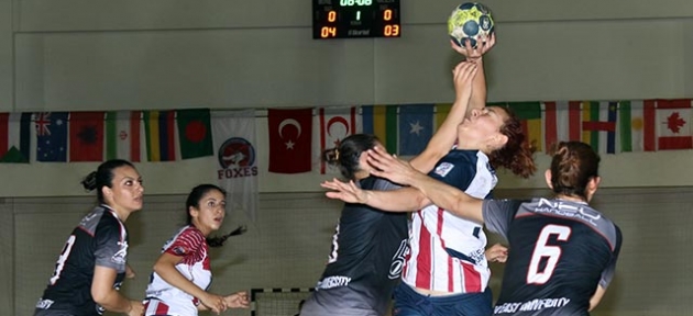 UKÜ yarı finalde  21-18