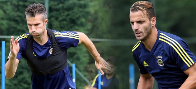 Van Persie ve Soldado sevinci