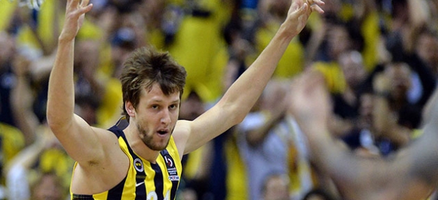 Vesely'den 3 yıllık imza