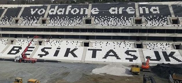 Vodafone Arena'nın tabelası asıldı