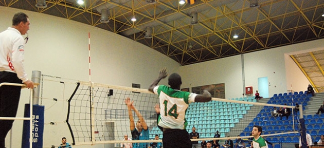 Voleybolda klasman mücadelesi devam ediyor