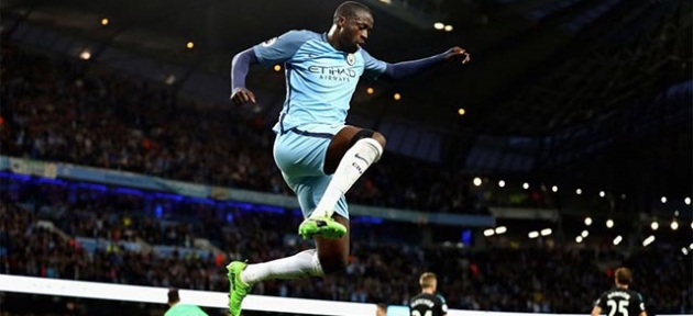 Yaya Toure 1 yıl daha City'de