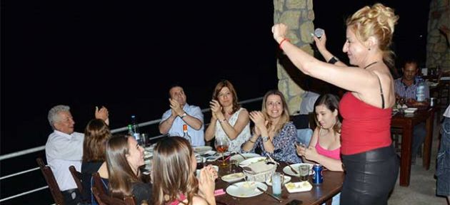 Yedidalga’da taverna  geceleri