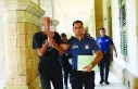 Bacağına sapladı