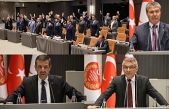 Ayakta oylandı