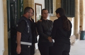 Yaşlı gözlerle cezaevine gitti