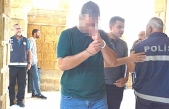 Tatlı sözle kandırdı
