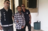 Koltuk altına sapladı