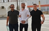 Markete sığındı canını kurtardı