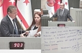 ‘İlk imzayı’  kürsüde attı
