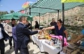 Renkli geçti