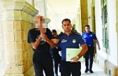 Bacağına sapladı