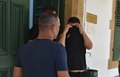 Burnunu kırdı
