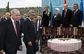 Aile fotoğrafına girdi