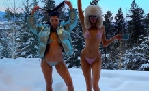 Kendall Jenner ve Kourtney Kardashain’ın kar üstündeki bikinili pozları trend oldu