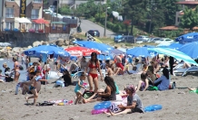 Bayram tatilini fırsat bilenler turizm merkezlerine akın etti