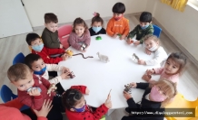 Arı Kovanı Kreş ve Anaokulu bünyesinde eğitim gören minikler hem eğleniyor hem de öğreniyor