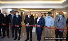 Siyasetten uzak sanata yakın