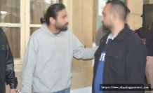 İki telefonu incelemede