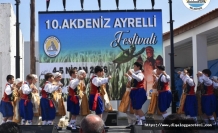 Köy meydanı renklendi