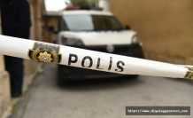 Mutfak kapısından girmiş