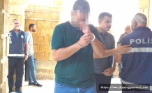 Tatlı sözle kandırdı